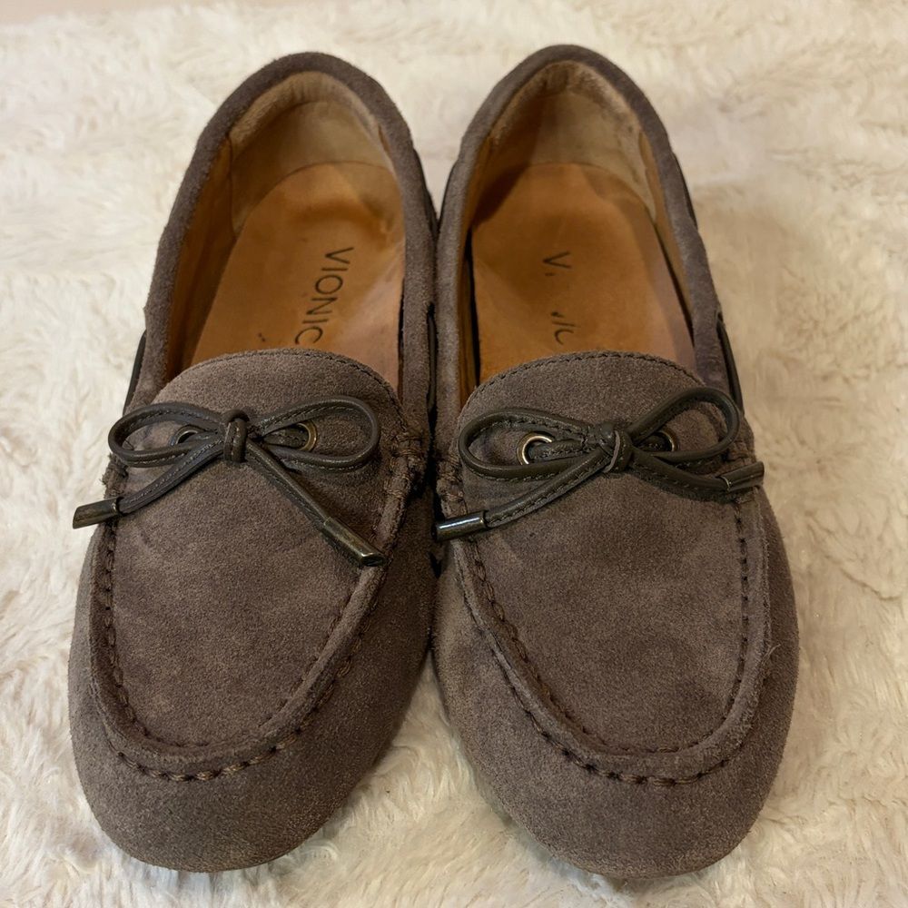 Vionic Virginia Slip On Boat Shoe Brown Beige Loafer Beach Vacation- Size 5